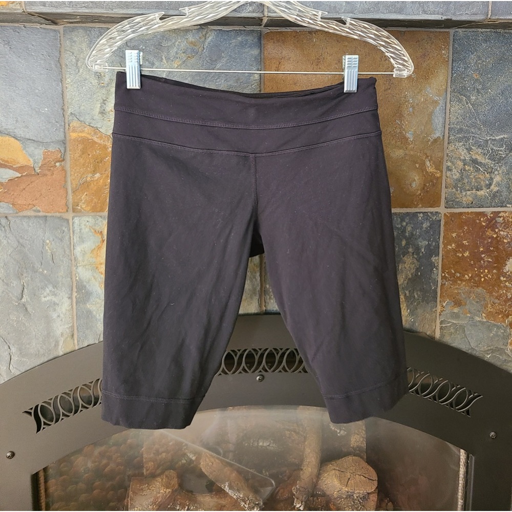 Lululemon Black Reversible Groove Biker Style Athletic Shorts size 6/Small